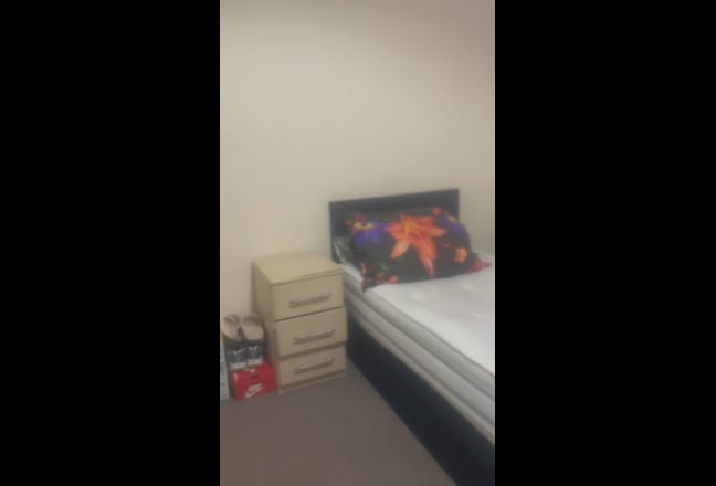 Single Room for Rent for working Women preferably Main Photo