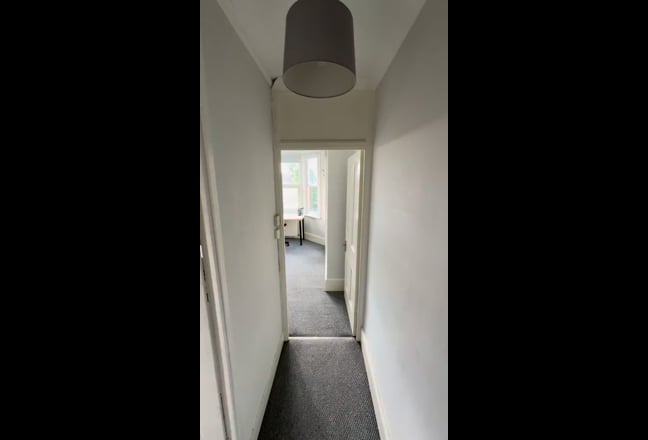 Bright Double Room in Leytonstone, Available Now! Main Photo