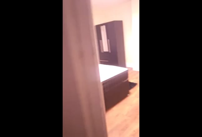 Spacious kingsize room in a fab location🤩 Main Photo