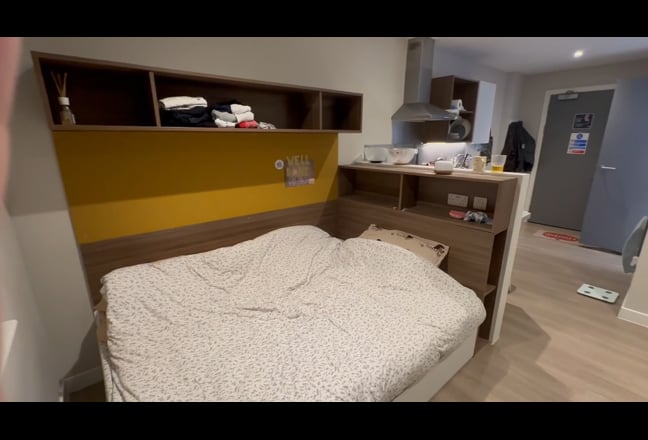 Modern Studio in Edinburgh (Students only) Main Photo