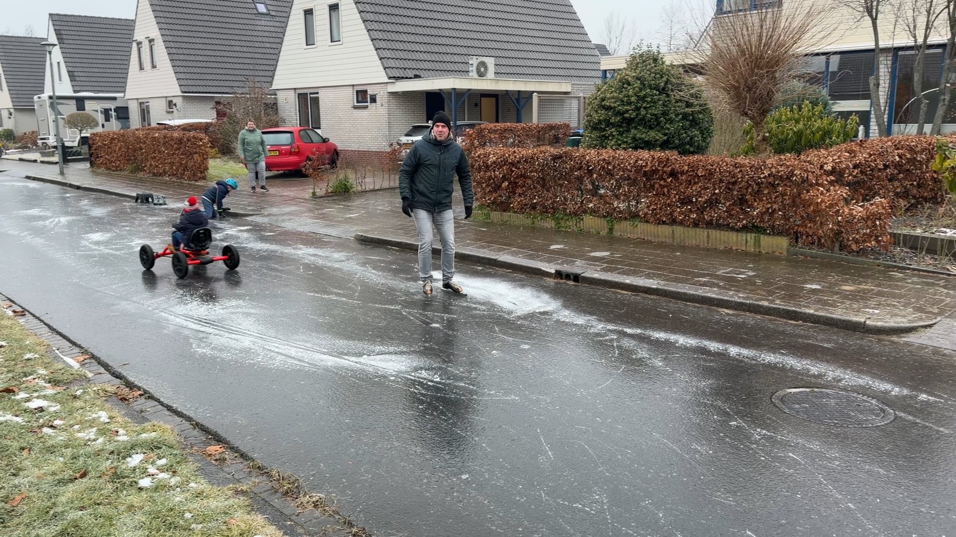 Schaatsen op de Pinksterbloem in Roden