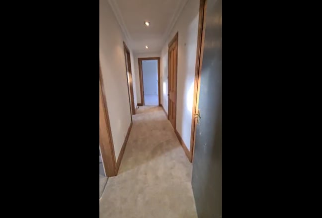 Beautiful furnished 2 bed at Queen’s Park  Main Photo