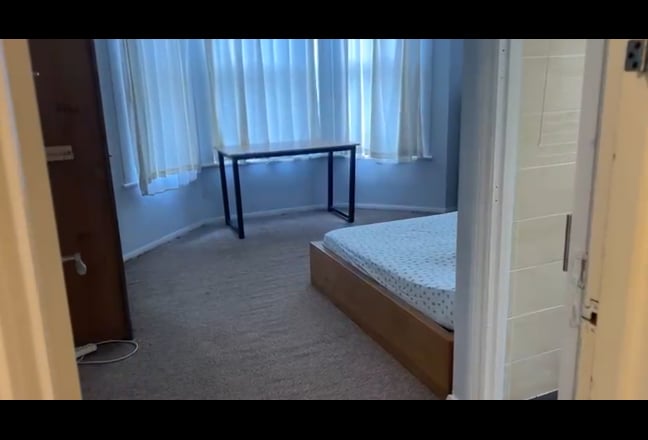    Big Double Room En-Suite !!! Bill Included !  Main Photo