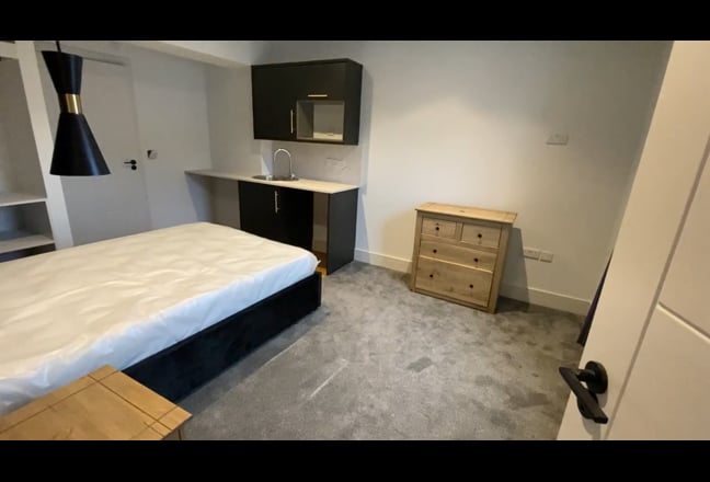 🔥Opulent Living - Studios & Double En-Suites 🔥 Main Photo