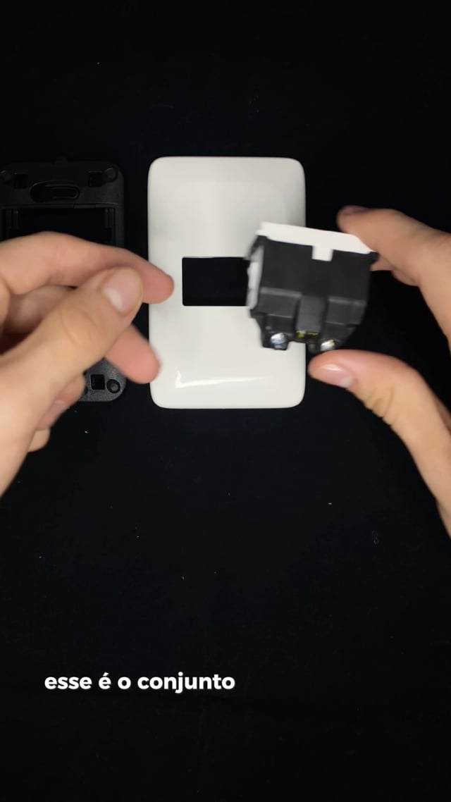 Conjunto Tomada Simples 2P+T 10A PIAL PoP Suporte Placa 4x2 Branco Legrand LGX030