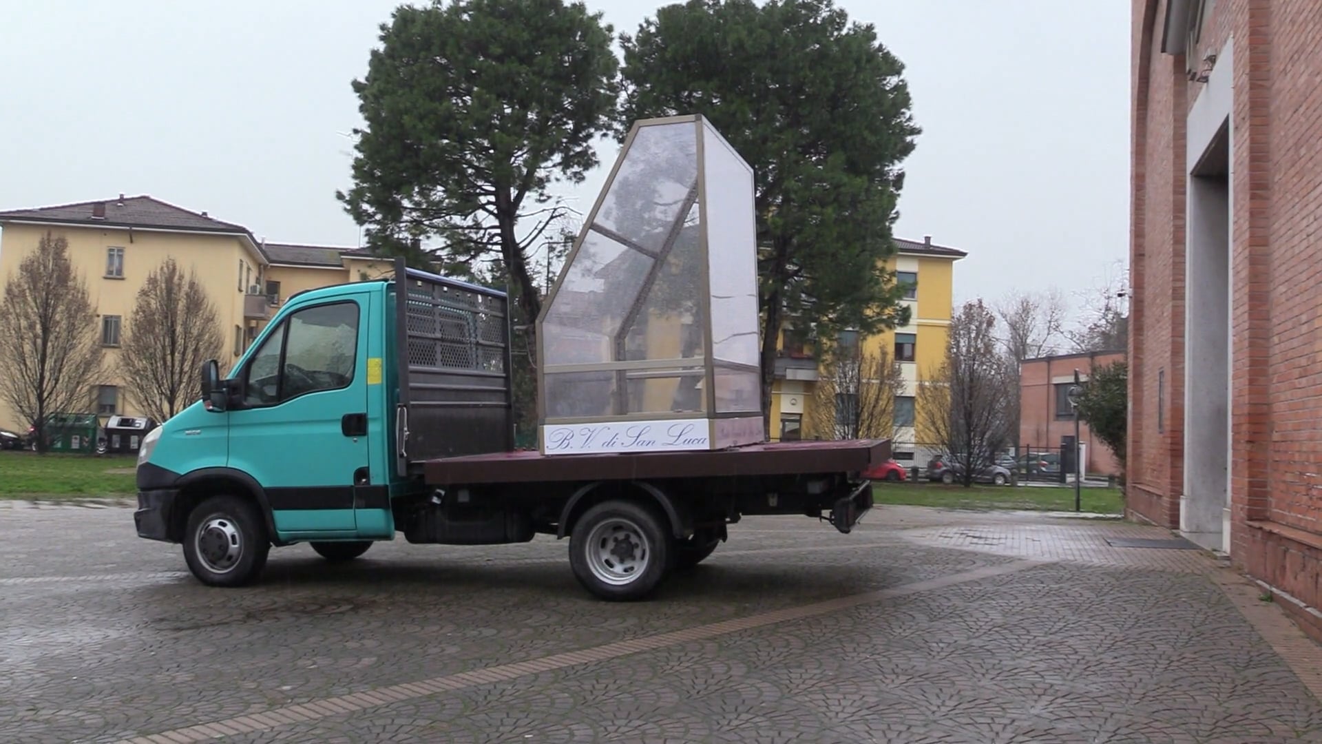 “Blitz” della Madonna di San Luca in visita agli ospiti di una C.r.a.