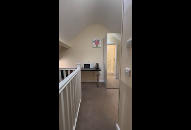 Ensuite & Large bedroom-  Tomkinson rd Main Photo