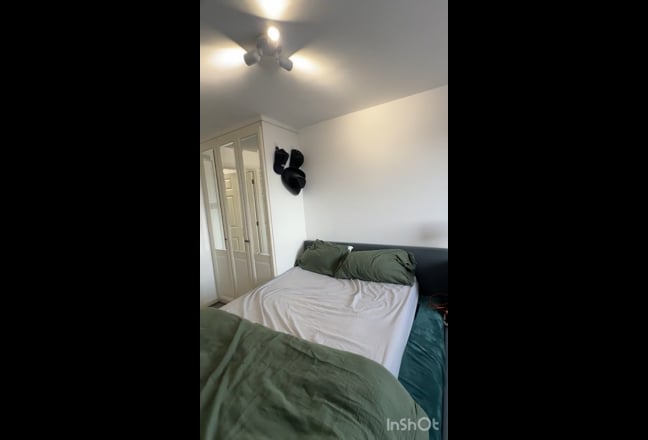 Ensuite Double Room with Balcony Canary Wharf Main Photo