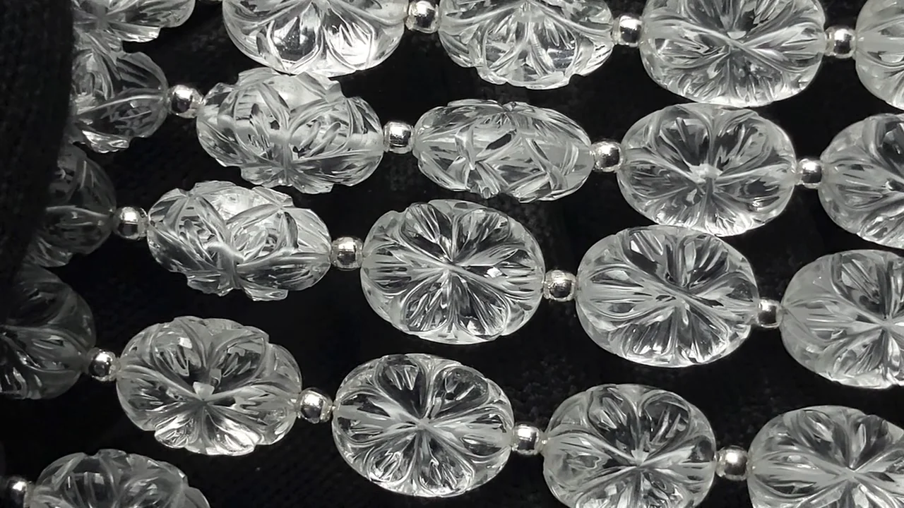 動画】宝石質クリスタルAAA 彫刻入りオーバル 半連/1連(8粒) - 天然石