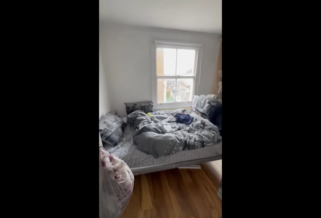 🏡 2 Rooms Available in Spacious 3-Bed Flat Main Photo