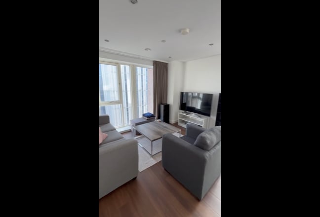 Modern 2-Bed Flat, City centre Main Photo