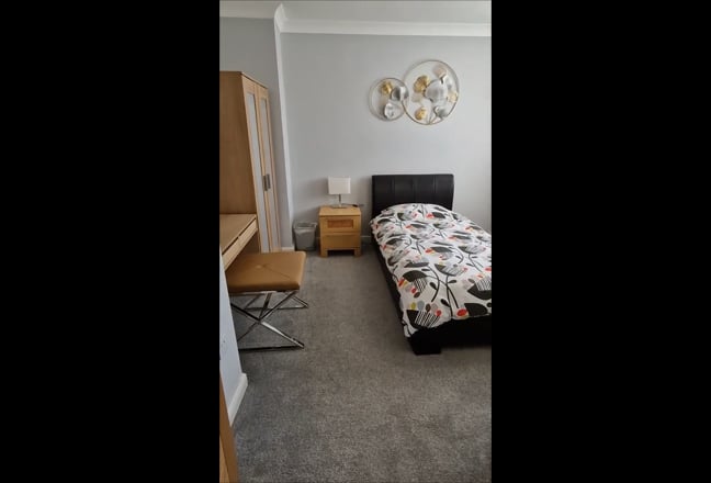 2 Rooms, Near Cobalt Park & Metro, Bills inc Main Photo