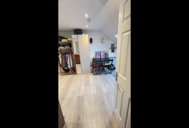 Crawling distance to Clapham Tube! Cleaner inc! Main Photo