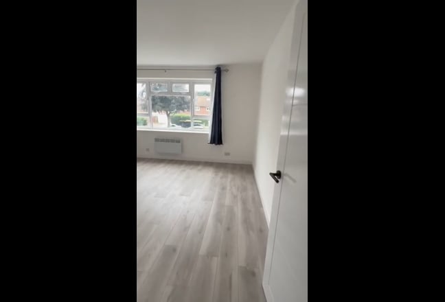 A spacious double single room to rent Main Photo