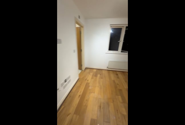 Self contained Studio to rent in Brent Main Photo
