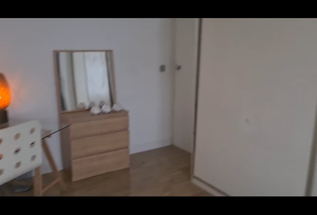 Huge double & private bath in home with garden Main Photo