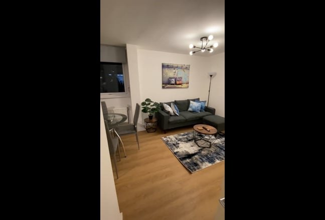 Double Room in stylish city centre flat - low bill Main Photo