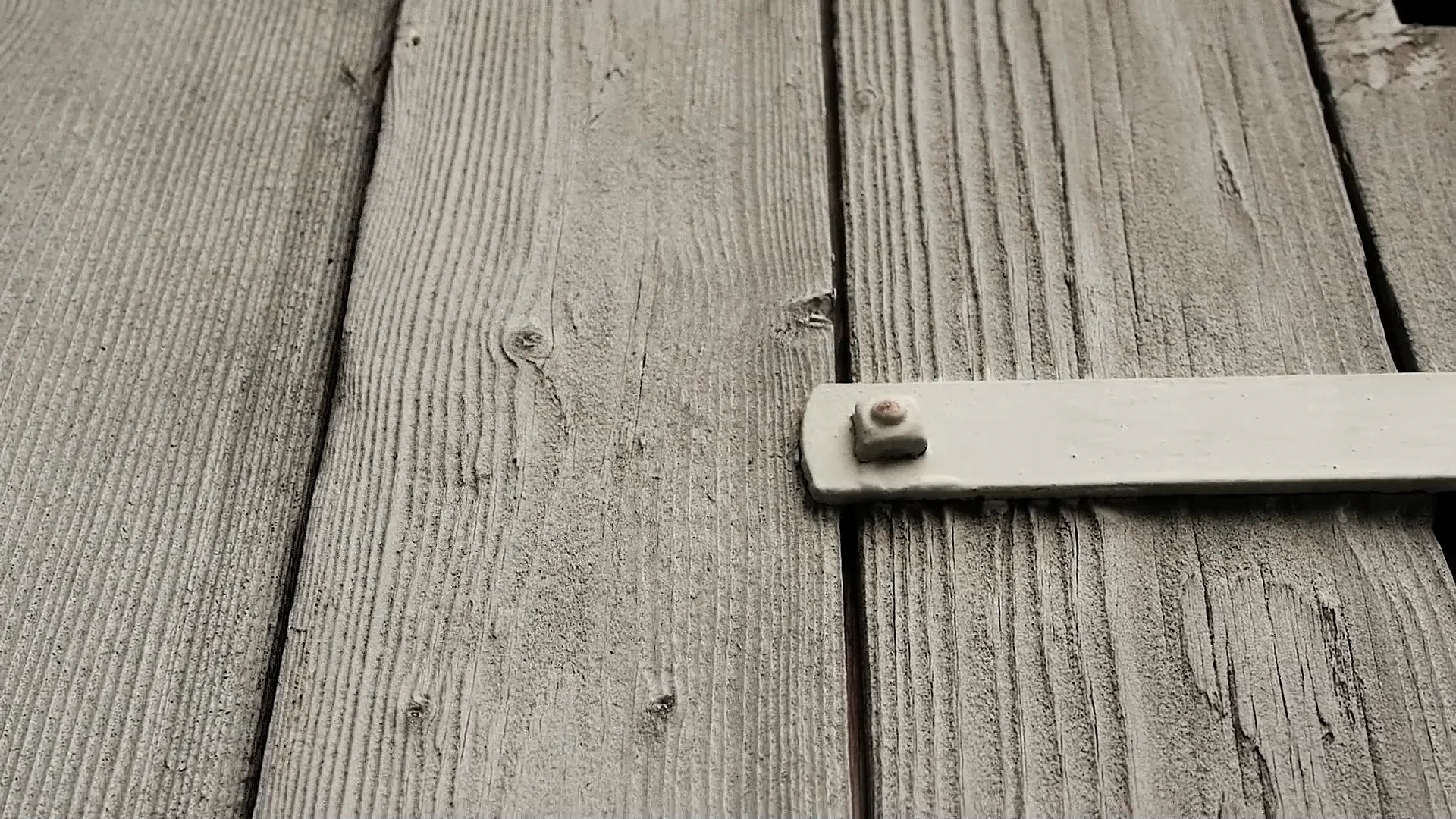 2117972220-