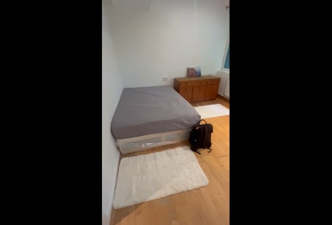 Bright Double Room with Private Garden Access  Main Photo