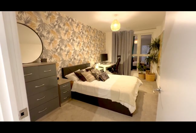 Large double bedroom with new Emma mattress Main Photo