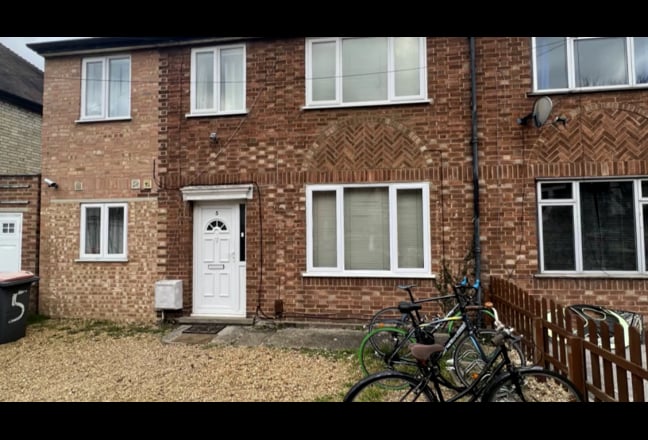 Spacious room to rent now  CB5 (5FR) Main Photo