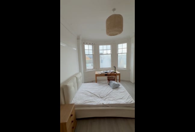 Double bedrooms – Central Paisley | Near UWS Main Photo