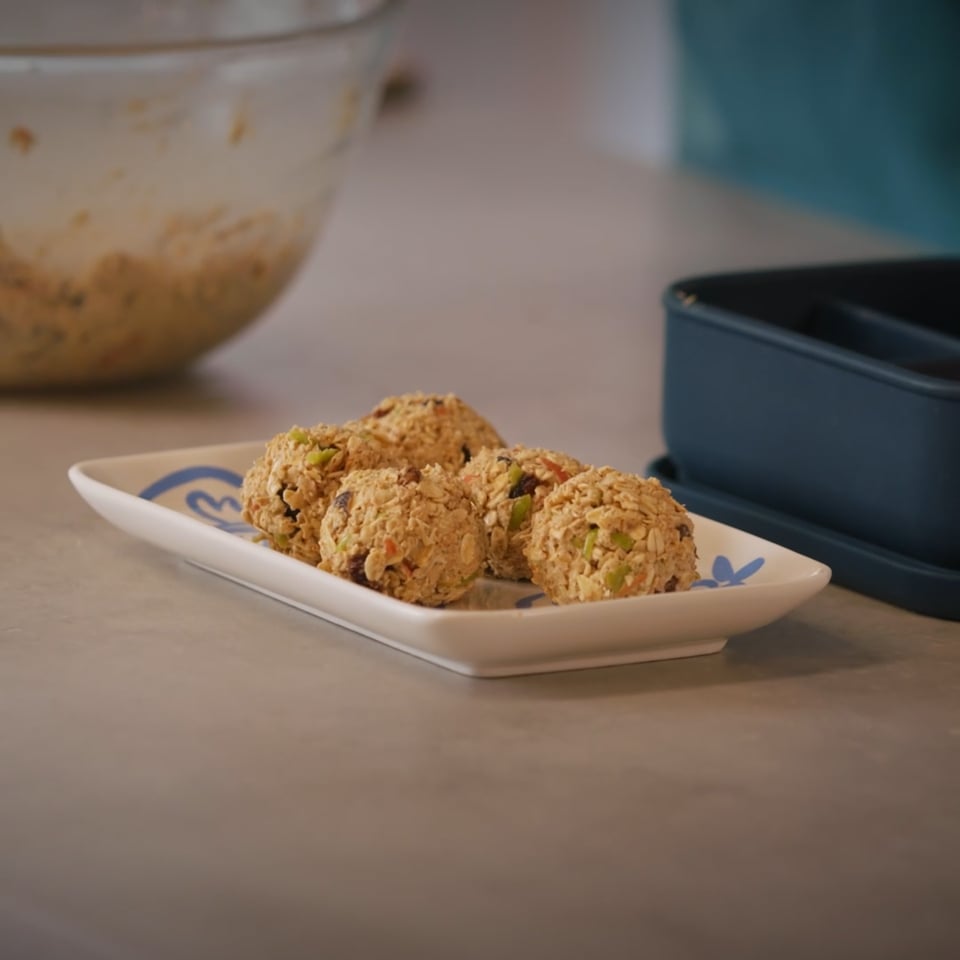 Apple Pie Bliss Ball - Lunchbox recipe