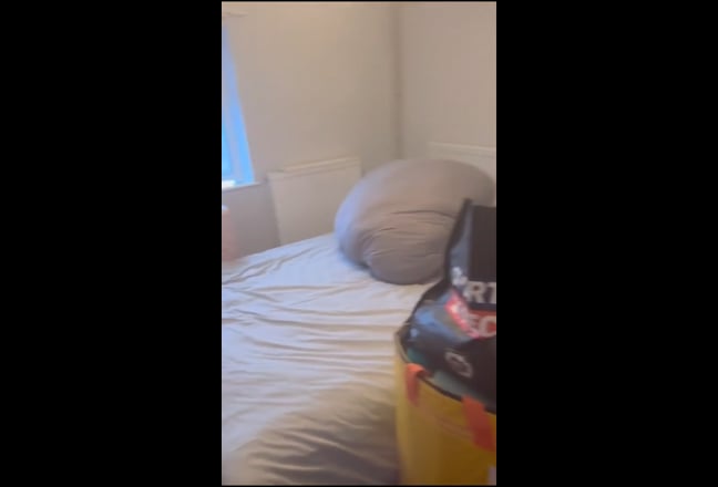 2 Bed Flat - 1st March  Main Photo