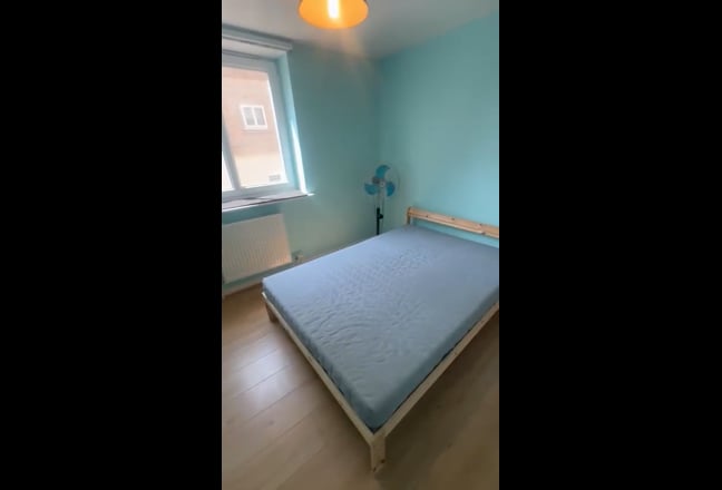 Riverside ground floor flat with pier access Main Photo