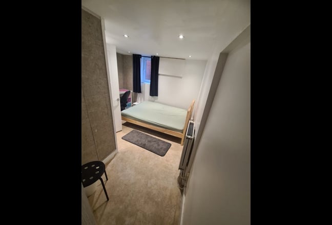 Bills incl En-suite double bedroom ecclesall road. Main Photo