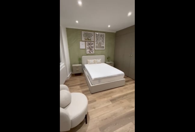 Newly Refurbished Studio near Hyde Park Main Photo