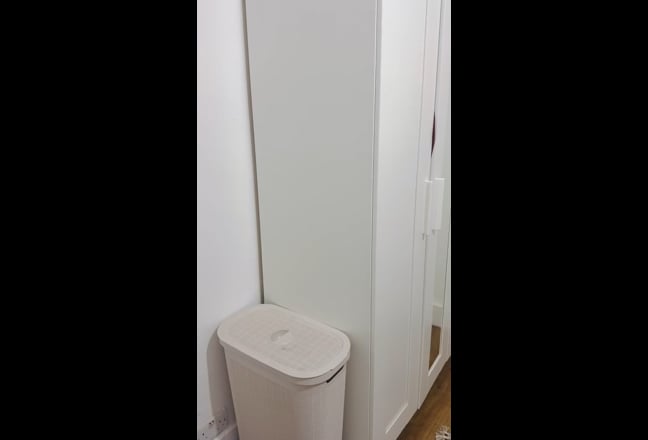 Single room in clean home in safe cul de sac Main Photo