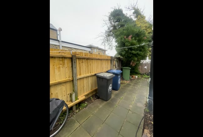 Spacious Double Bedroom available  Main Photo