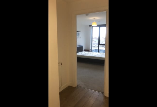 One Modern En-suite/Double Room, Canary Wharf   Main Photo
