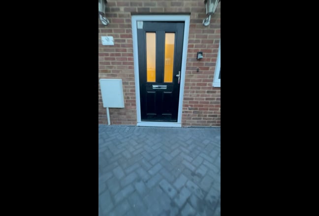 Large ground floor room in house share Hoddesdon  Main Photo