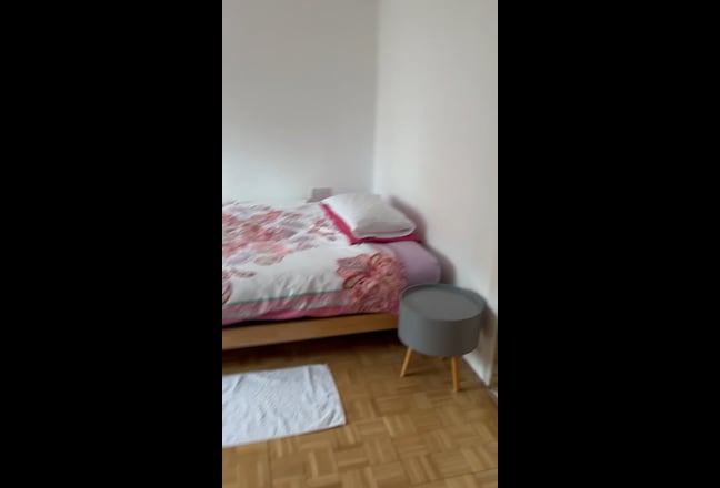 Central location, overlooking St Ann's Well Gdns Main Photo