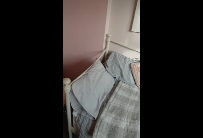 Christian household, room suitable for a female  Main Photo