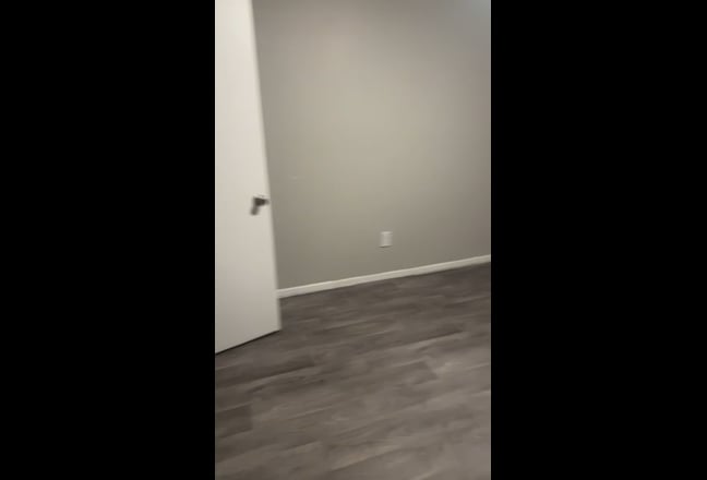 Looking for a roommate  Main Photo