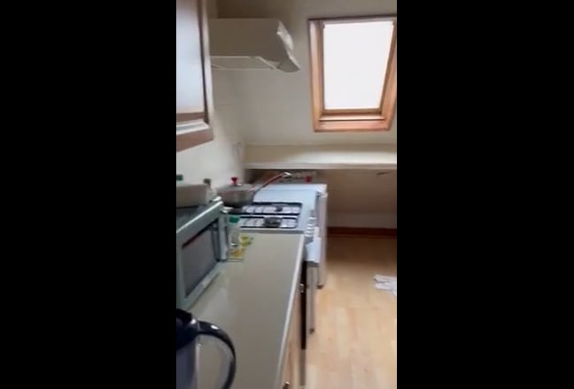 One Room in a Two Bedroom Attic Flat in Broomhill Main Photo