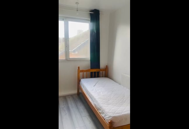 Furnished Spare Room For Student or Professional  Main Photo