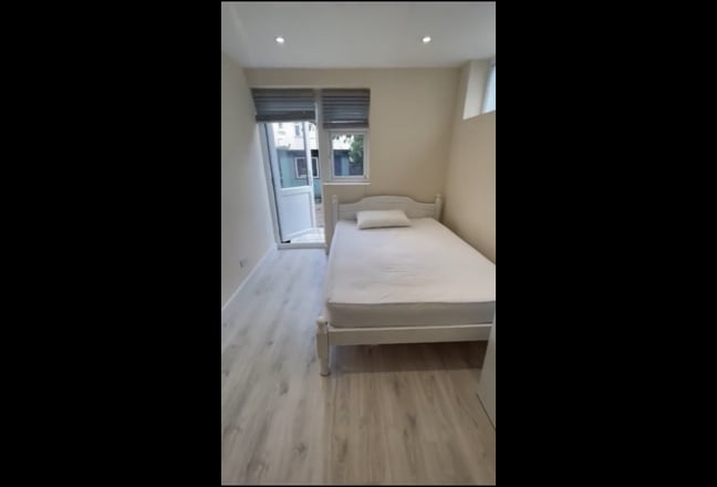 Garden Studio in the Heart  Perivale. Main Photo