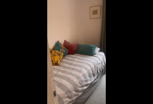 Fantastic Furnished Bedroom in great house Main Photo