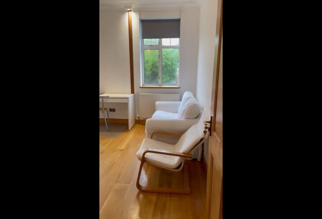 Furnished large double room in Southfields (01/2) Main Photo