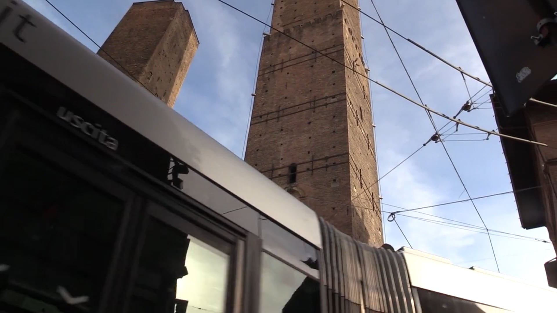 Garisenda: il Ministero “diffida” il Comune