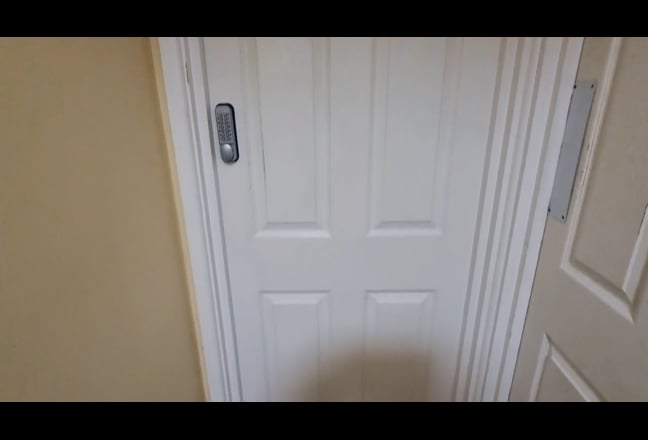 Redecorated Single Room Close to Town Centre Main Photo