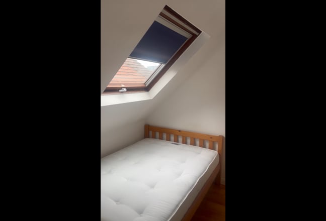 Double room bills inc &pound;390(stu)-&pound;425(pro)pm Main Photo