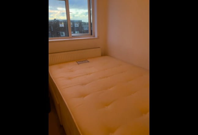 Double Room for rent - 3 bed flat, All Girls 🩷 Main Photo