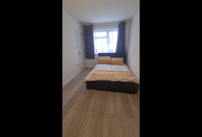 Merlins Avenue Main Photo