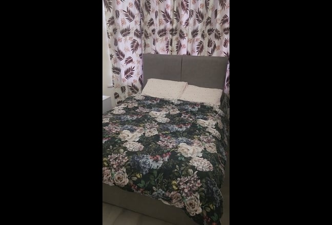 A double room in a shared Semi semi-detached hous Main Photo