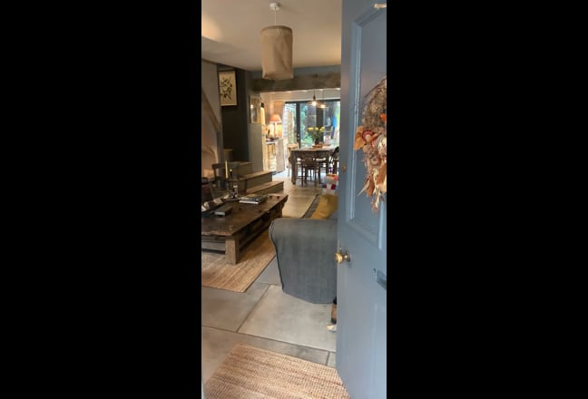 1 double room to rent in cottage.  Main Photo